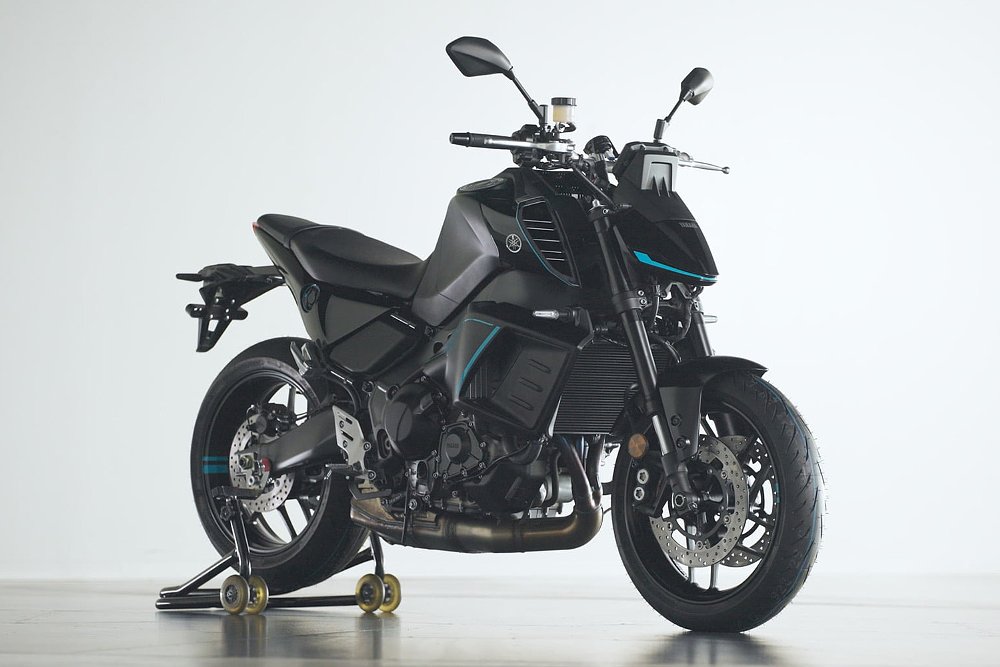 A studio image of Yamaha's PROTO PHEV plug-in hybrid electric motorcycle.