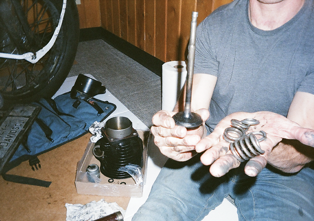 The Big Twin's broken valve spring