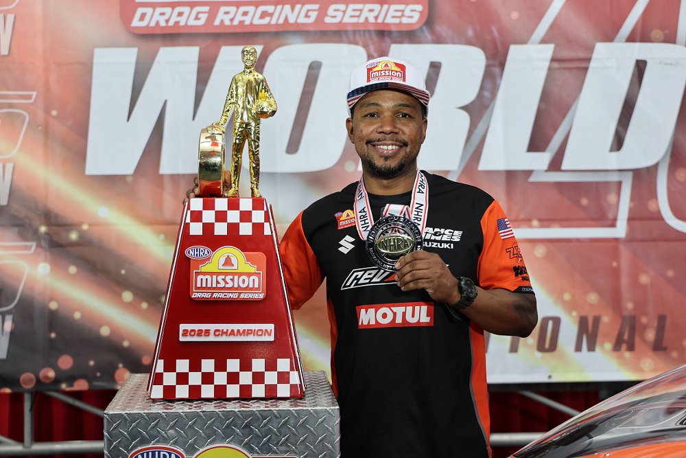 Gadson holding his trophy