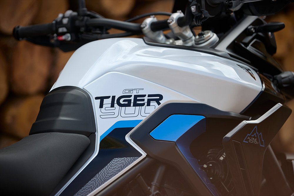 A close-up of the Tiger 1200 GT Pro Alpine's gas tank.