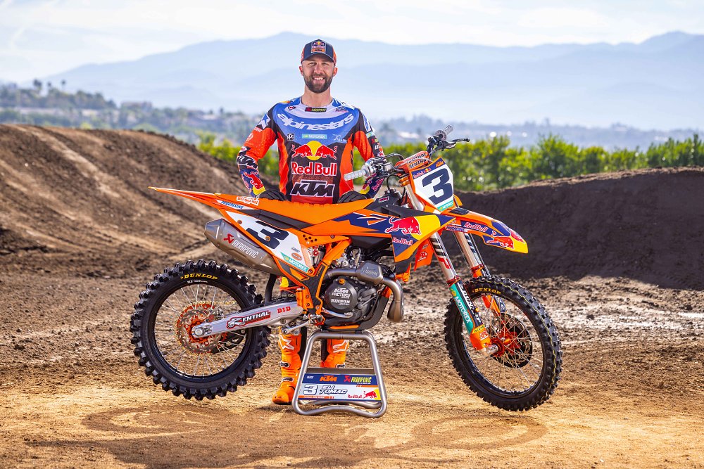 Tomac posing with the orange KTM 450 SX-F he will race for the Red Bull KTM Factory team in 2026