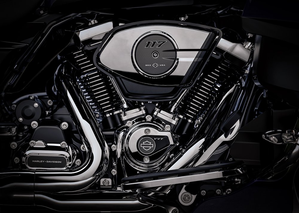 close view of the Milwaukee-Eight 117 VVT engine in a studio photo