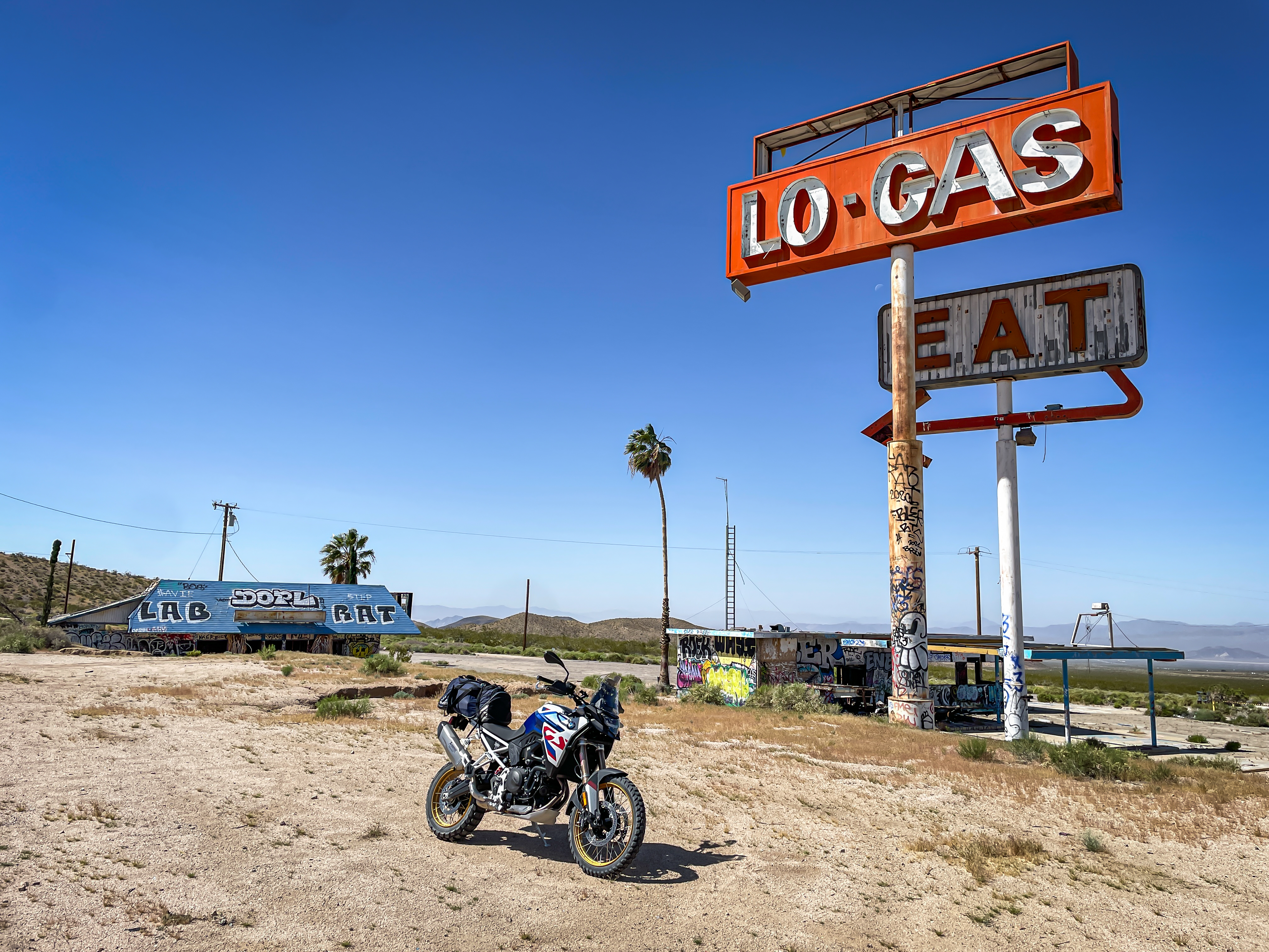 BMW F 900 GS in Mojave Desert abandon rest stop