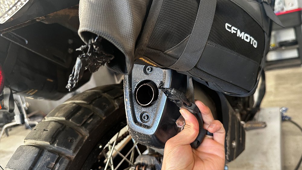 A close-up of the burned buckle on the Ibex 450's soft pannier.