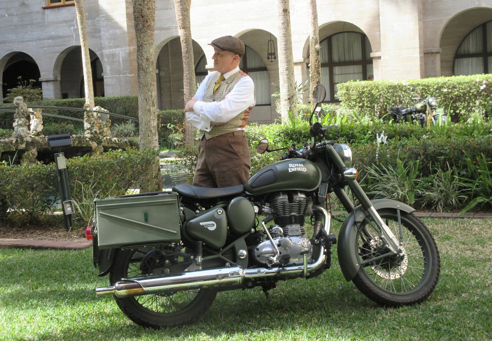 photo of WWII-era Royal Enfield Bullet in military trim