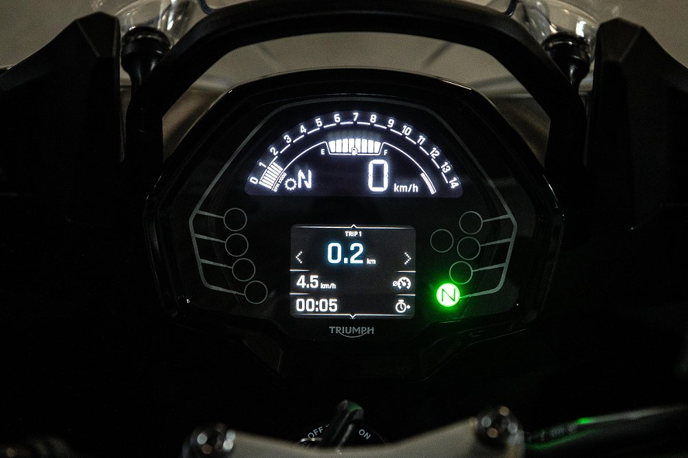 view of the round digital display on the Tiger Sport 660