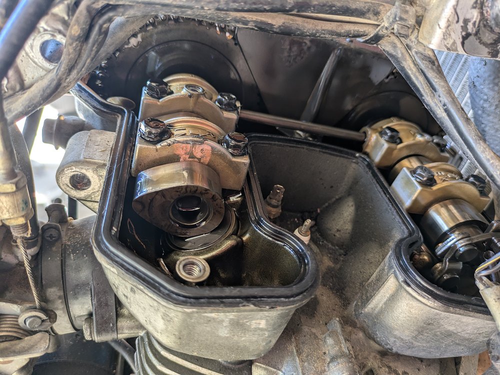 view of the top end of the engine with the cover off, showing the valve train