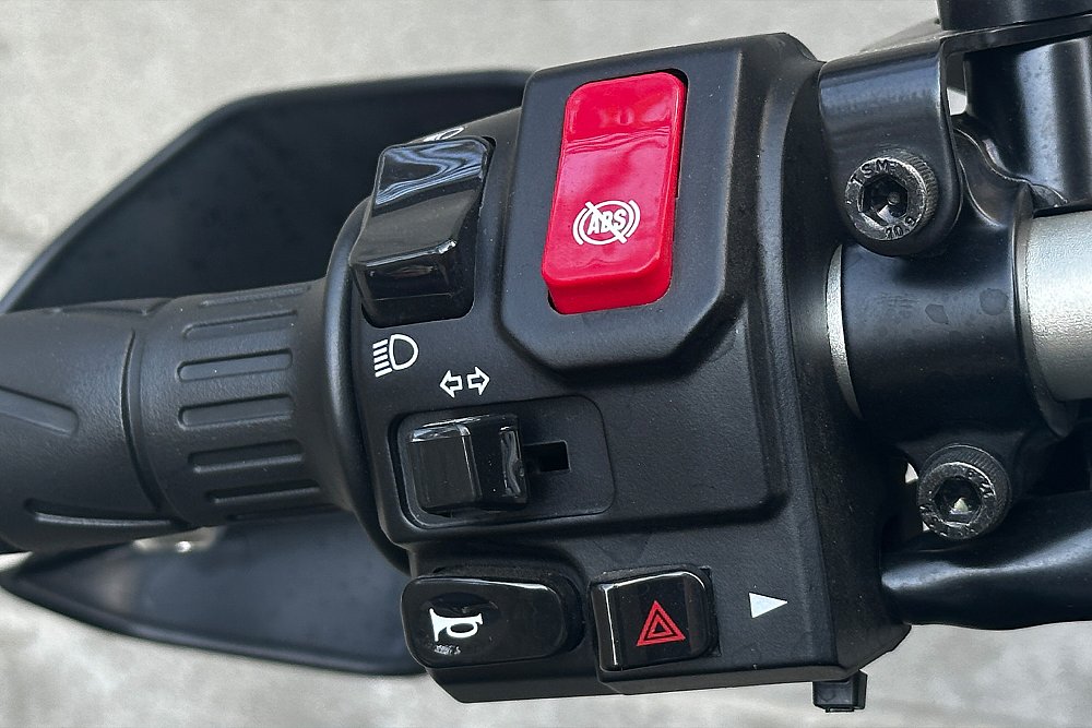 A close-up of the KLE500's ABS button.