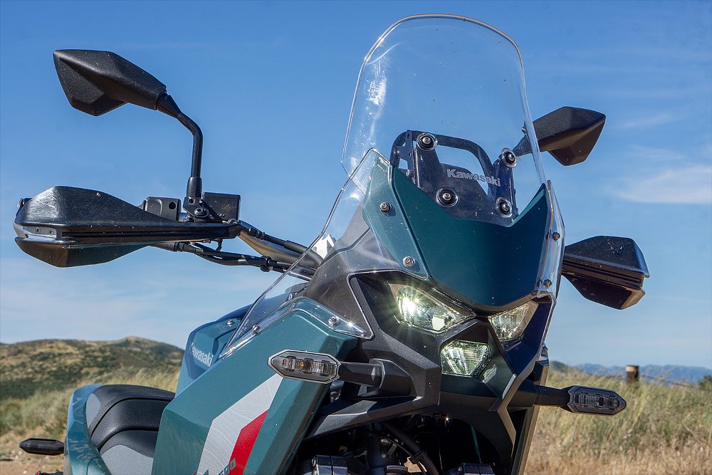 A close-up of the KLE500 SE's front fairing.