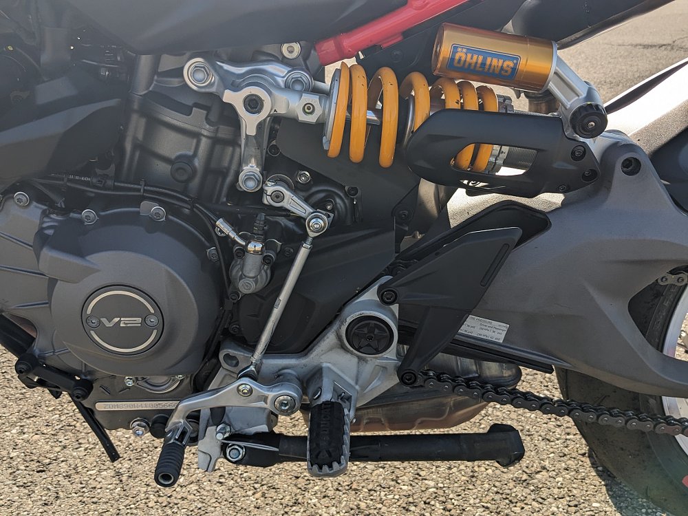 close view of the gear shift lever and rear shock absorber