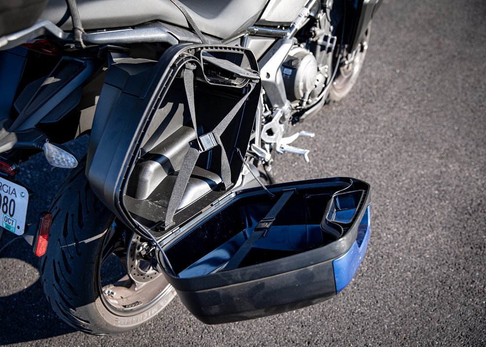 Triumph_Tiger_Sport_800_Tour_Panniers