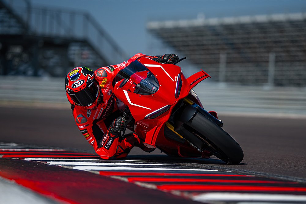 Nicol&ograve; Bulega pushes the Panigale V4R through a turn on the track.