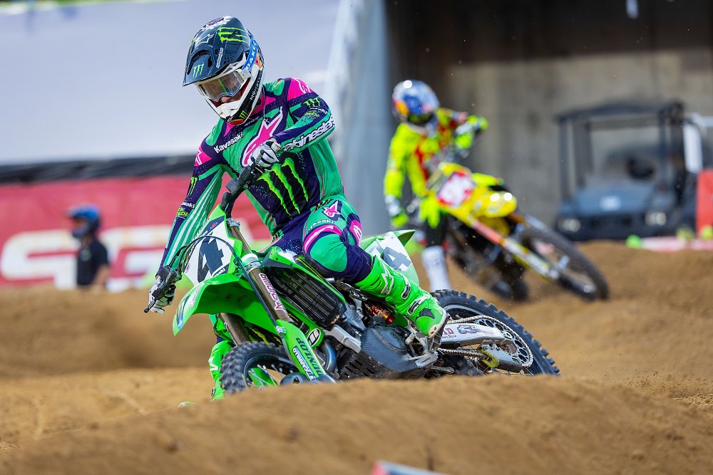 Sexton passes Roczen to take the lead