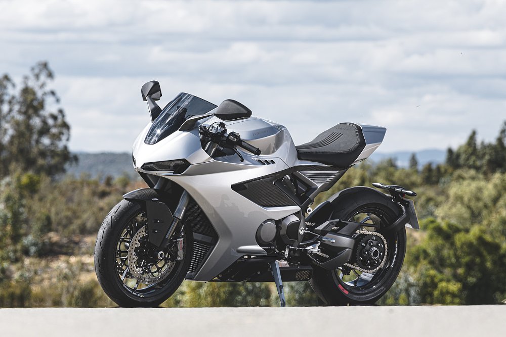 side view of the silver Manx R Signature