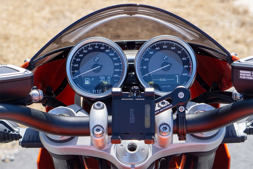 A close-up of the R 12 S's dual gauges. 