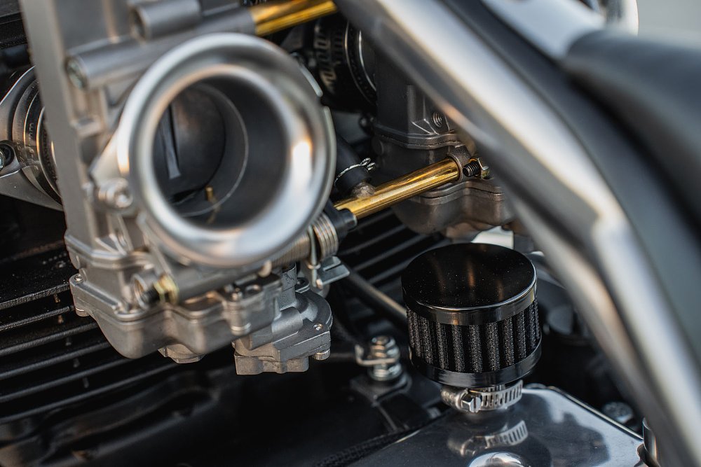 close view of the carburetor on the engine