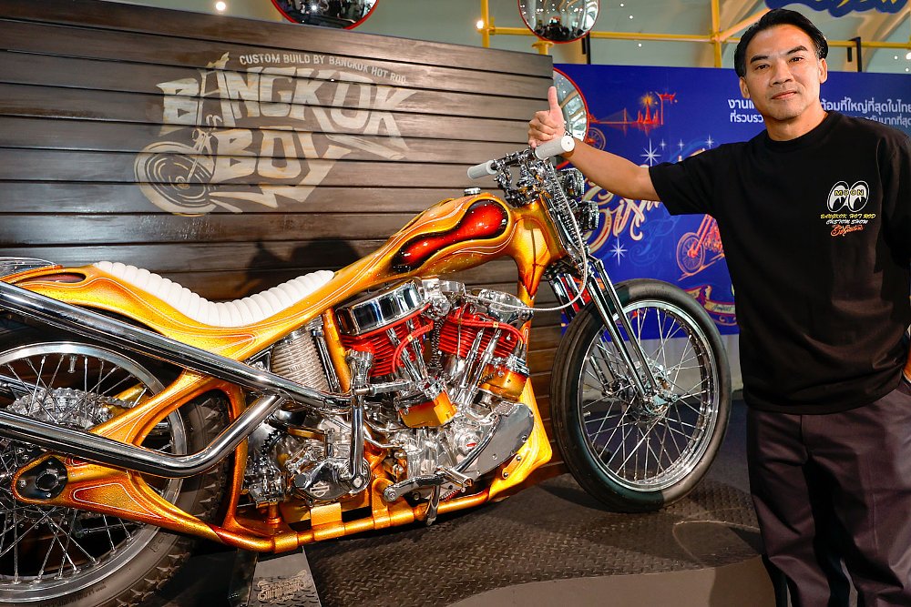 the builder giving thumbs up, standing with his bike