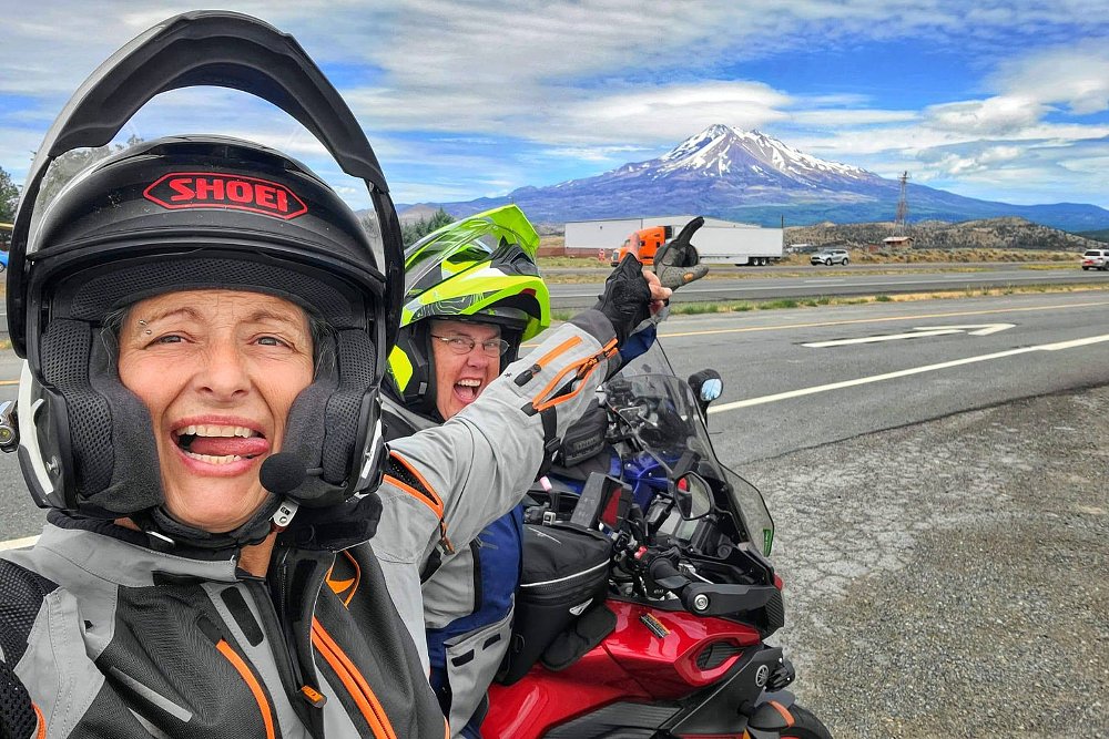 Liza and Wendy pose before California's Mount Shasta.