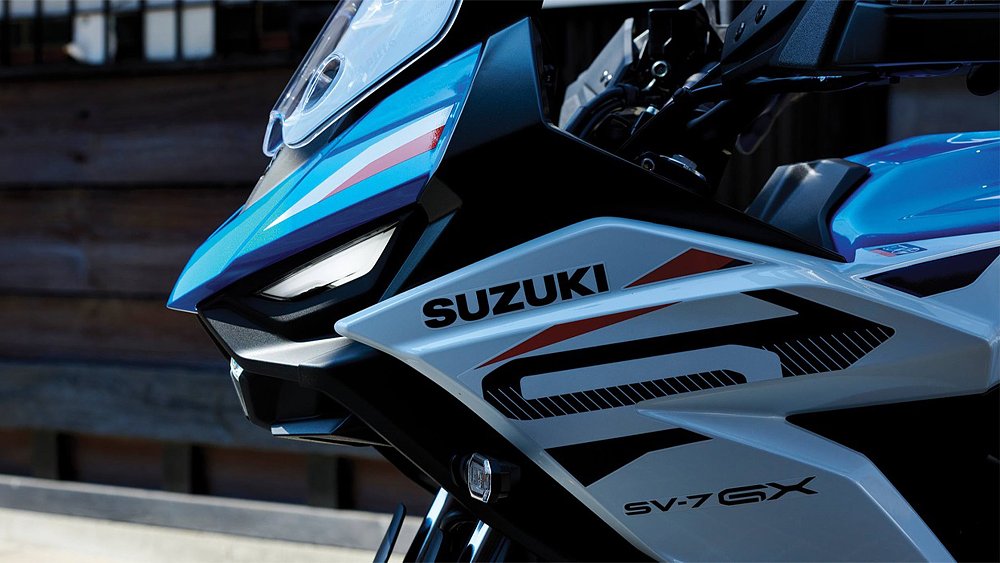 A close up of the SV-7GX's front fairing.