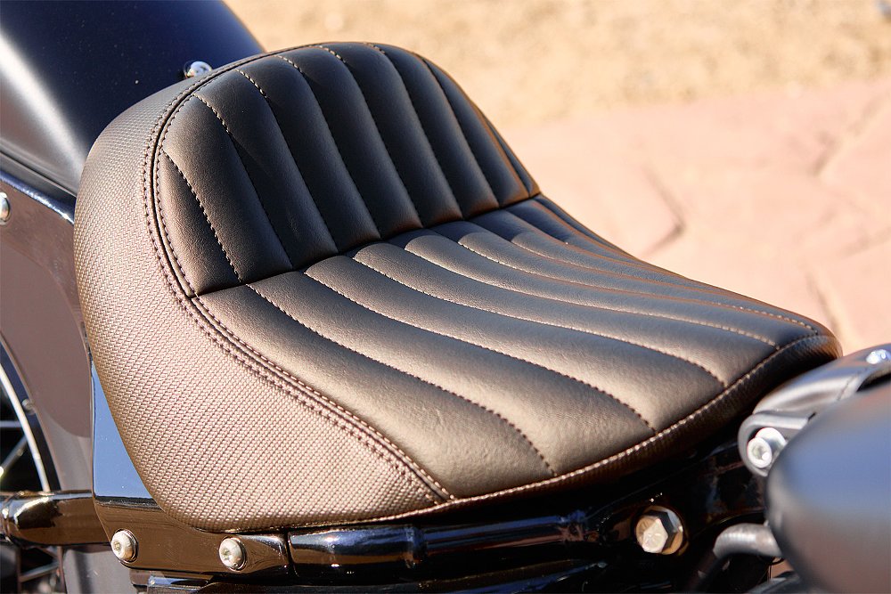 A close up of the Deadwood's solo saddle.