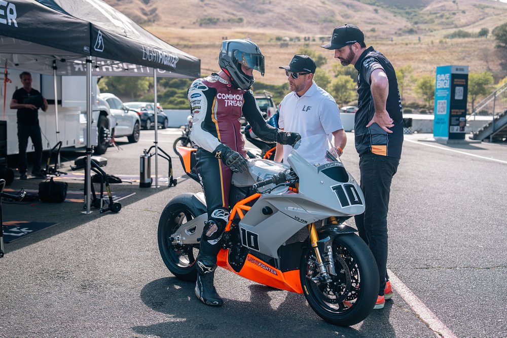 Zack Courts sits on the Lightfighter V3-RS and talks to CEO Brian Wismann.