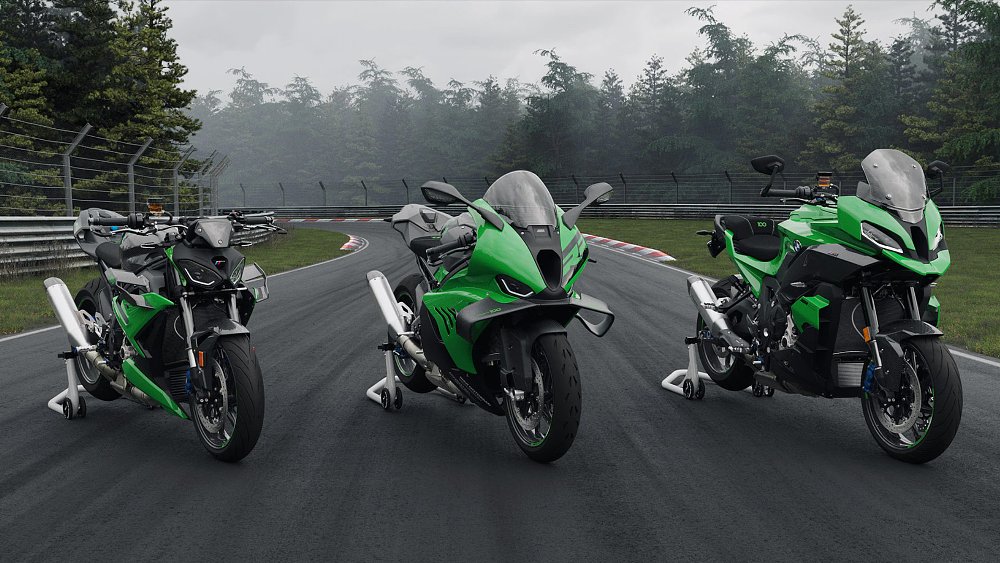 The Jahre Nürburgring edition M 1000 R, M 1000 RR, and M 1000 XR lined up on the track.