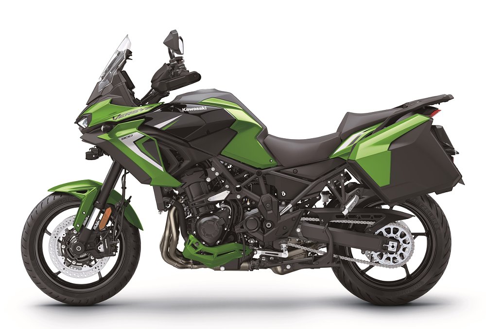 studio photo of the Versys 900 SE LT, left side view