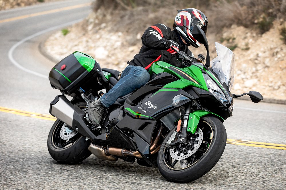 Ari Henning Riding a Kawasaki Ninja 1000 wearing the REAX Fulton Riding shoes.