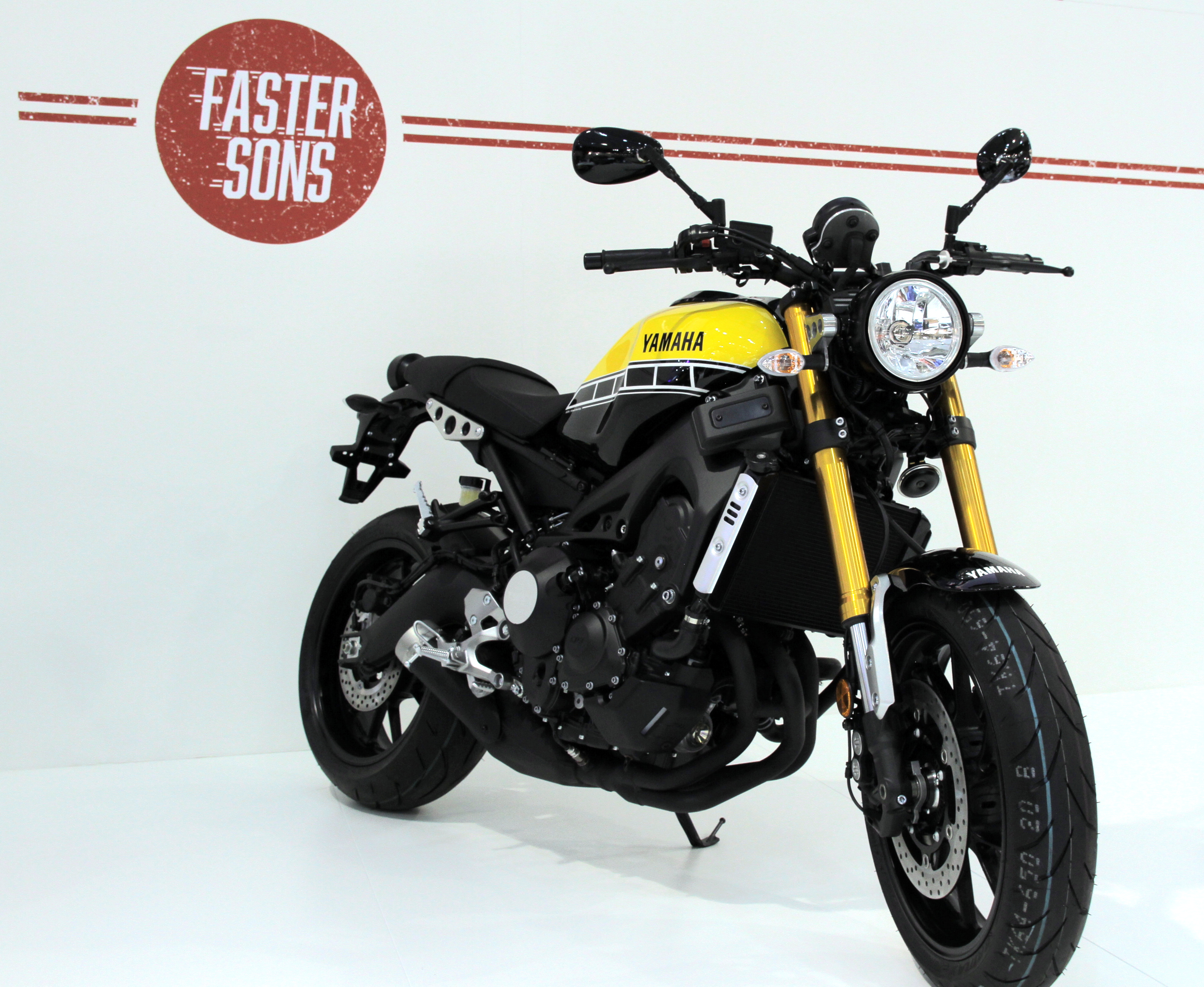 Yamaha XSR900: EICMA 2015 - RevZilla