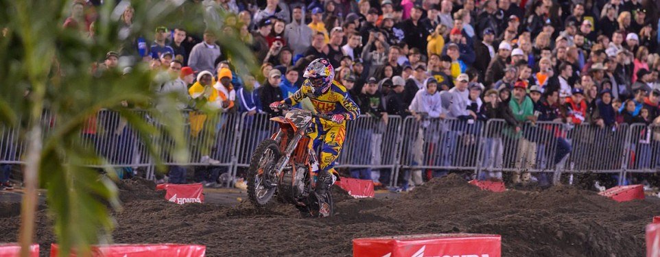 Video: How to build a Daytona Supercross track in one minute