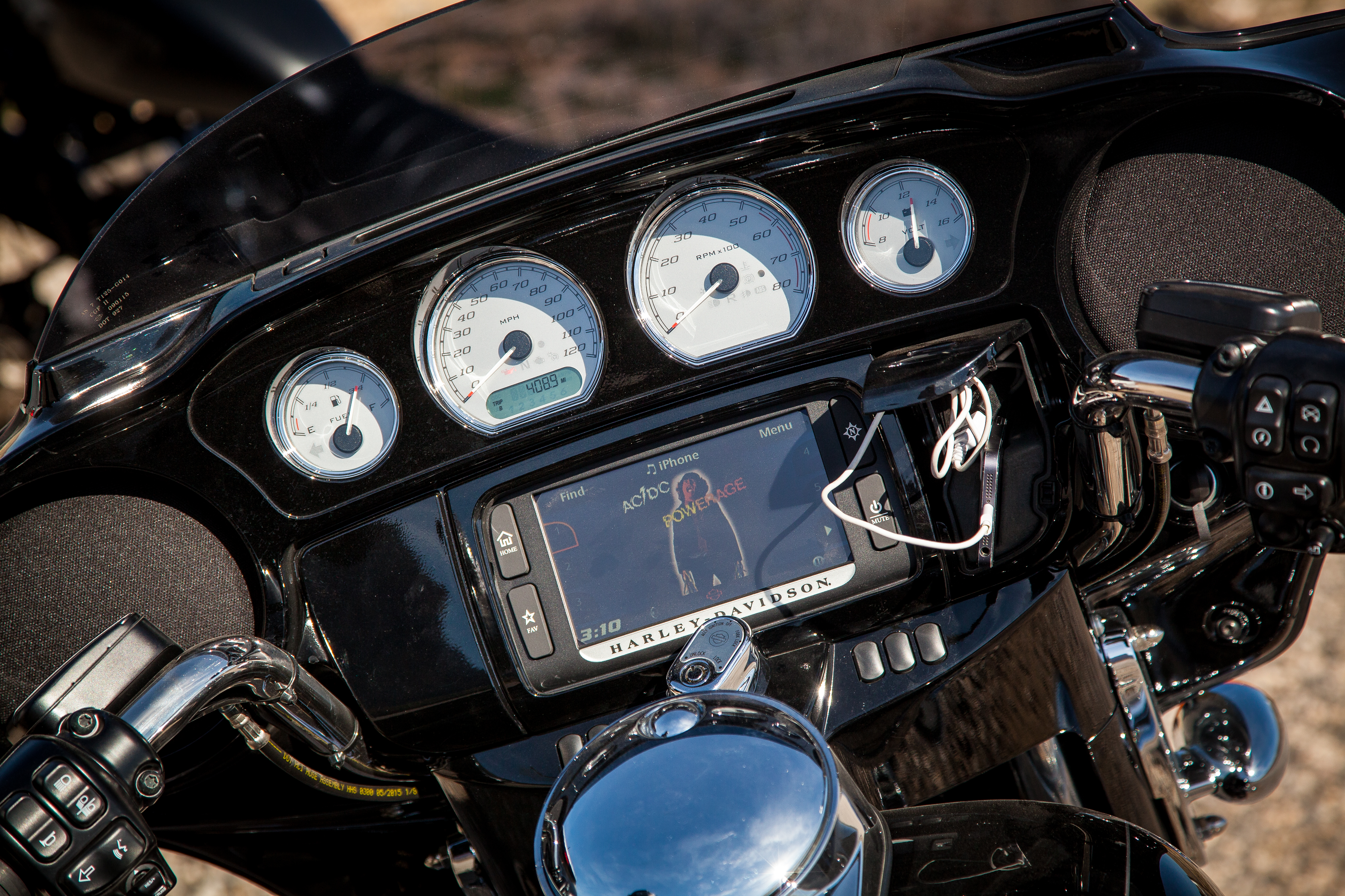 2016 street glide accessories