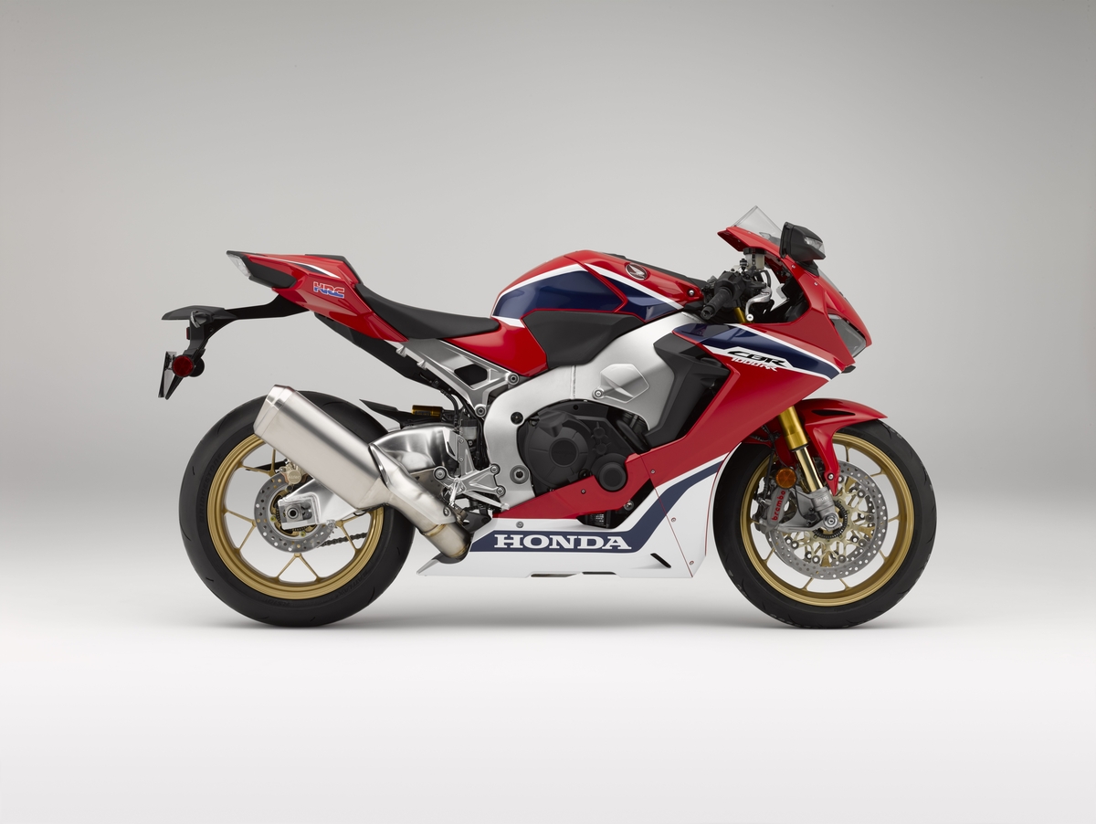 2017 Honda CBR1000RR SP first look - RevZilla