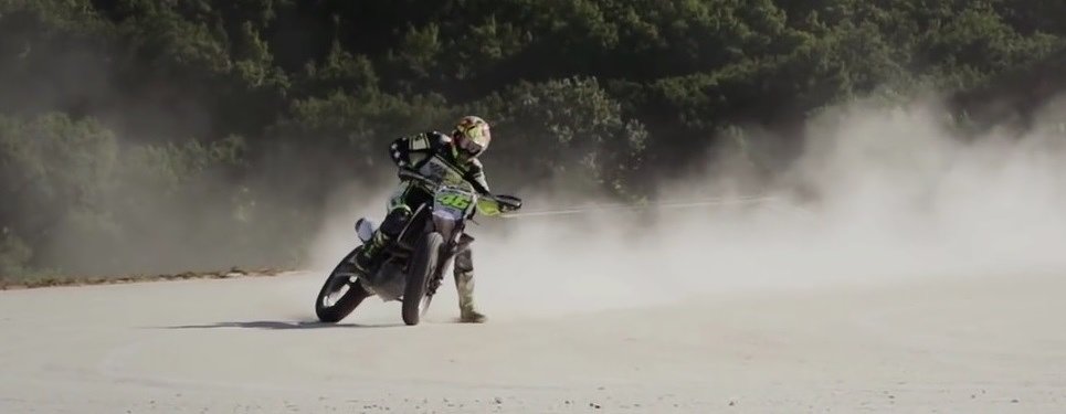 Videos: Why Valentino Rossi rides in the dirt