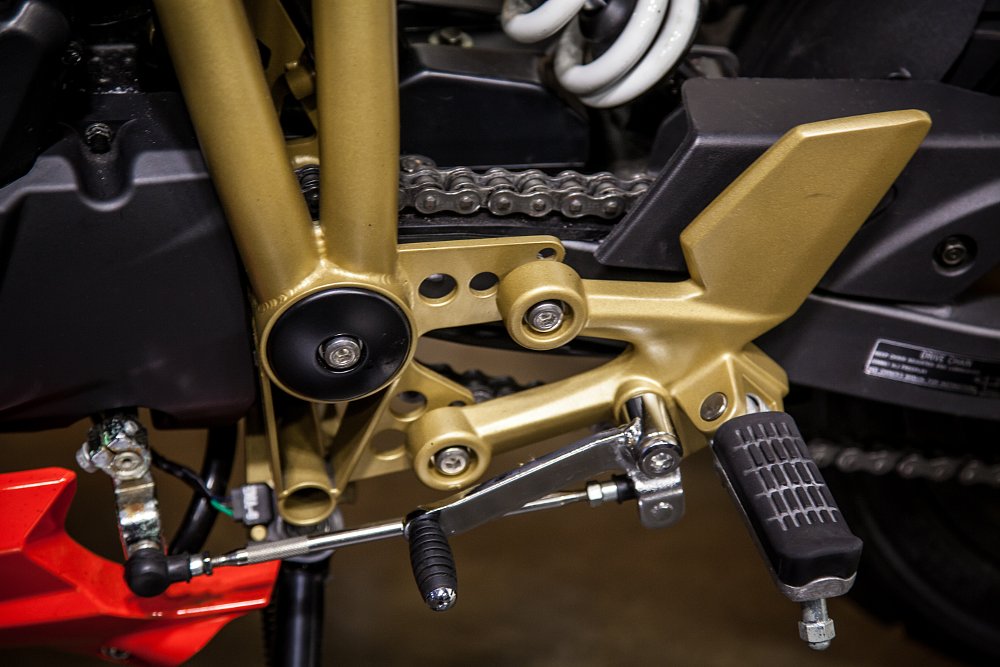 47moto Mosquito adjustable foot pegs