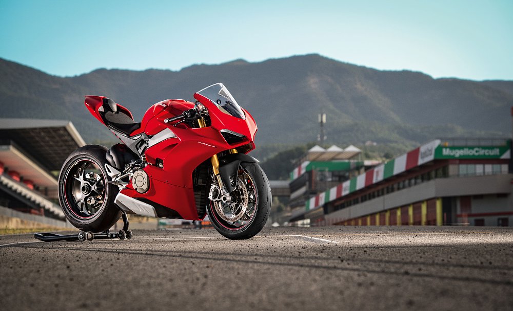 2018 Ducati Panigale V4 first look