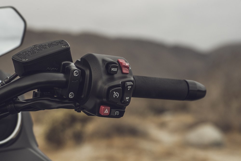 Eluder righthand controls