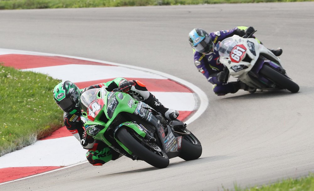 Andrew Lee leads Stock 1000 race