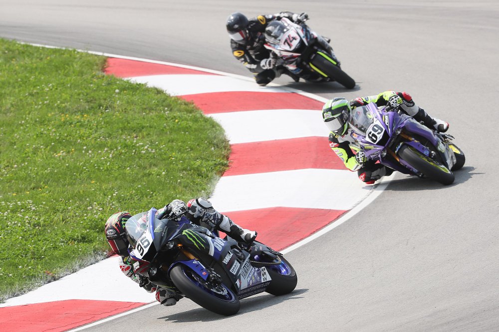 MotoAmerica Supersport race