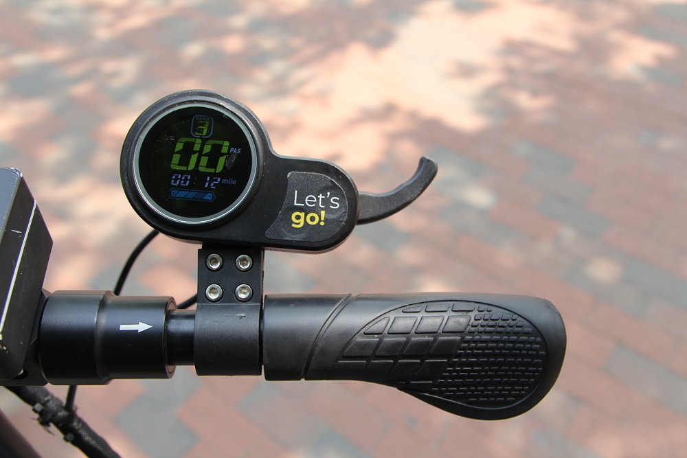 Skip dockless electric scooter