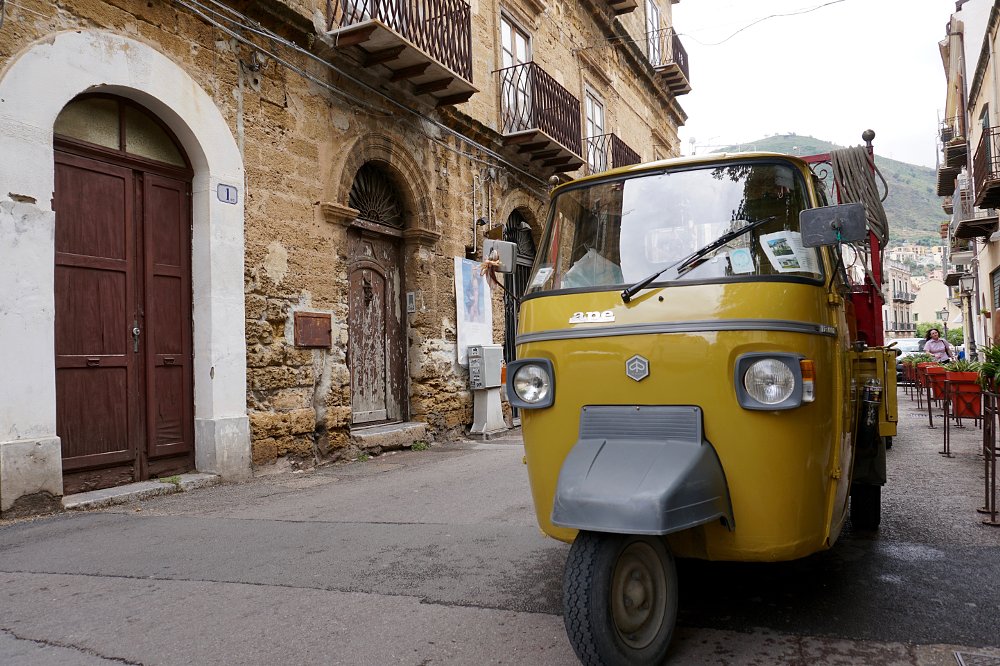 Ape three-wheel cargo scooter