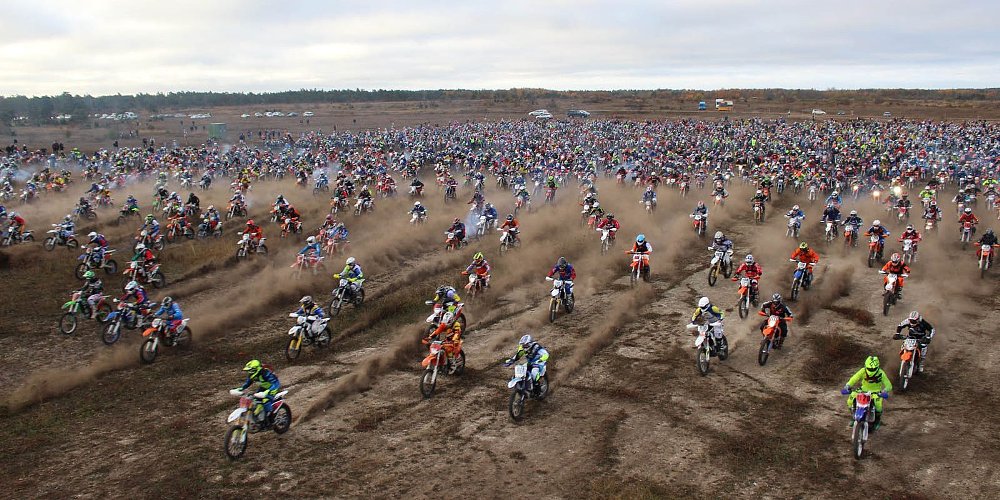 Video: 3,000 racers battle at the Gotland Grand National Enduro