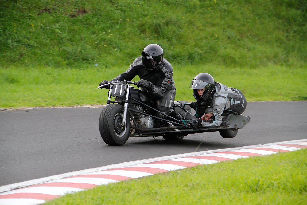 Bucket racing sidecar