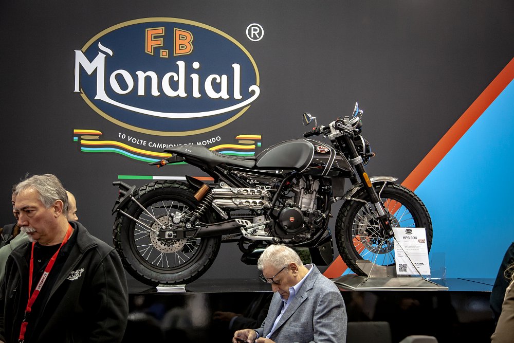 F. B Mondial HPS 300i ABS