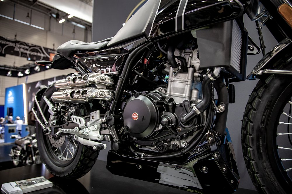 F. B Mondial HPS 300i ABS