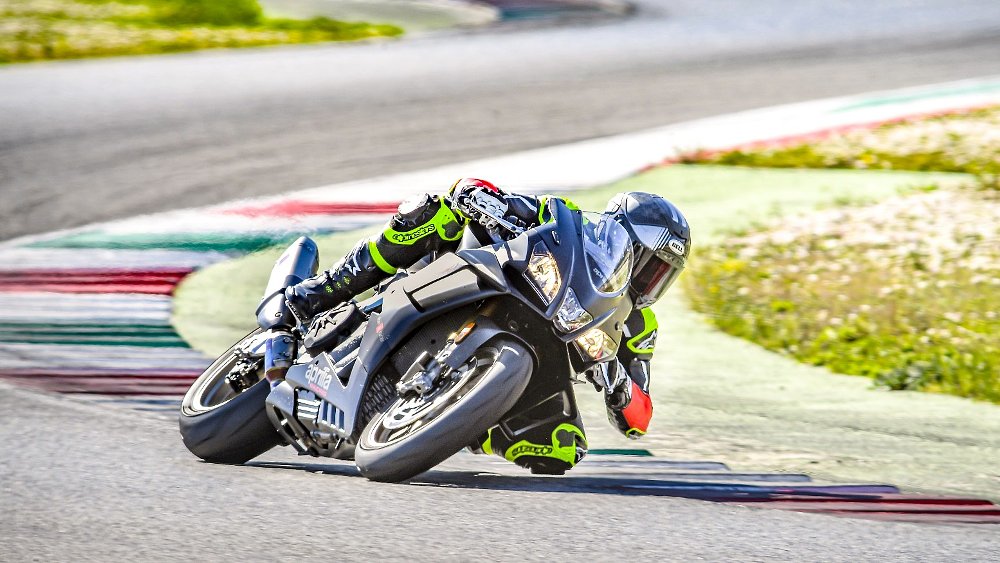 Aprilia RSV4 1100 Factory first ride review