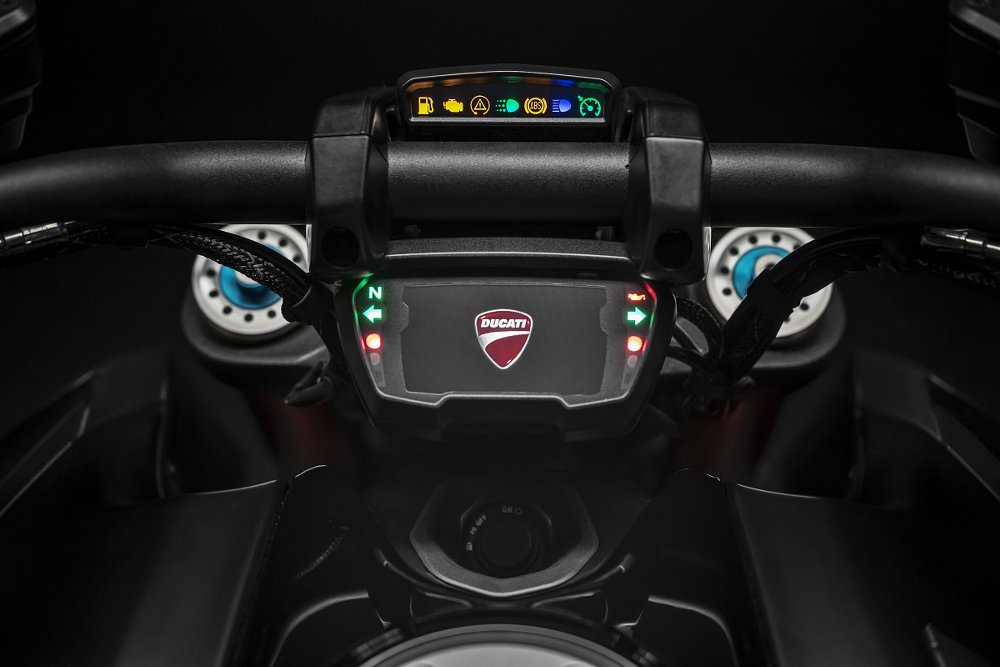Ducati Diavel 1260 S instrument panel