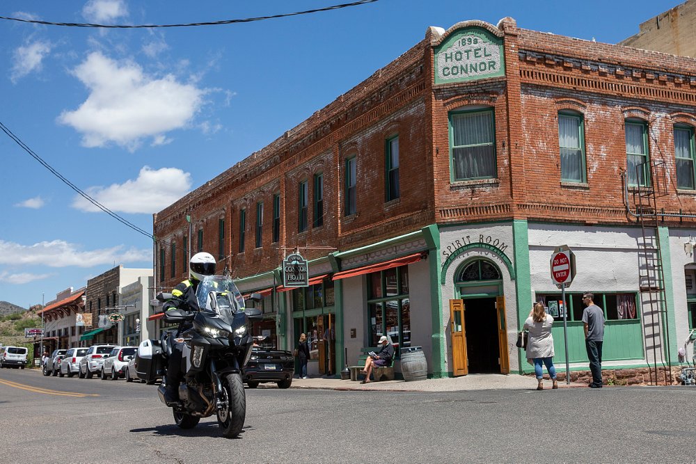 riding the Versys 1000 SE LT+