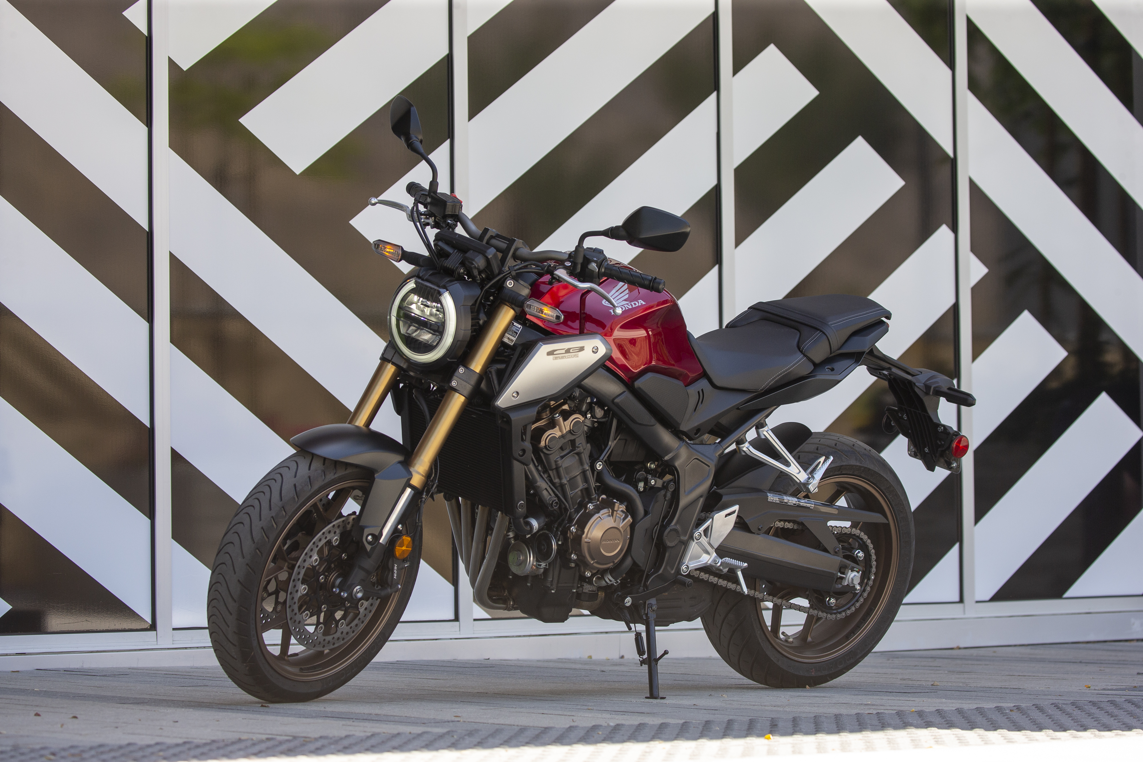 2019 Honda CB650R and CBR650R first ride review - RevZilla