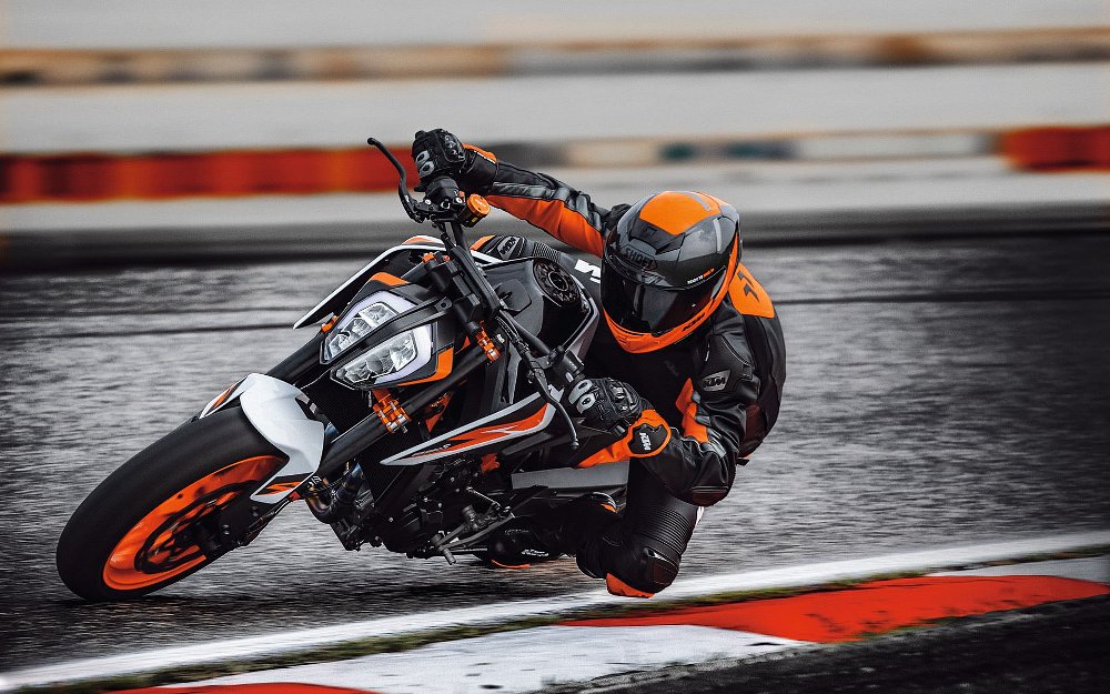 KTM 1290 Super Duke R and 890 Duke R first look