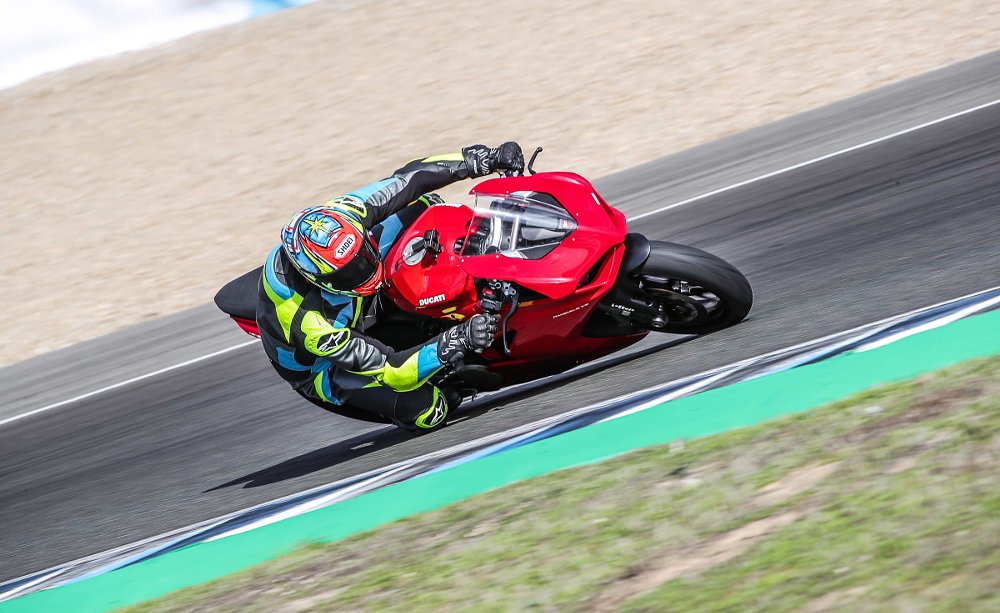 2020 Ducati Panigale V2 on track